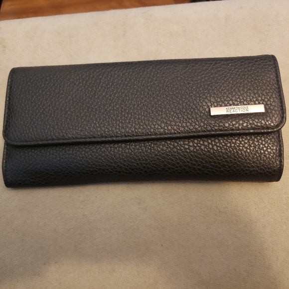Kenneth Cole Wallet - Picture 2 of 5